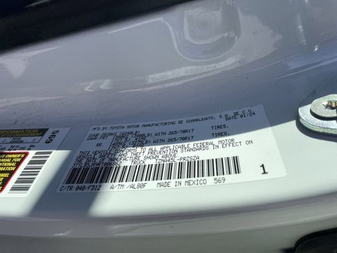 Used 2024 Toyota Tacoma TRD Off-Road image 9