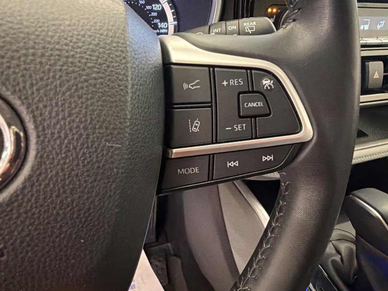 Used 2024 Toyota Highlander XLE AWD/4WD image 31