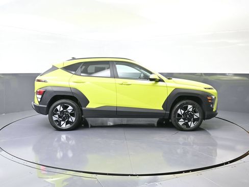 Used 2024 Hyundai Kona SEL AWD/4WD image 3