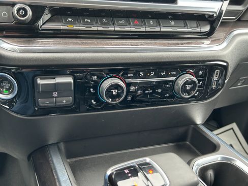 Used 2023 Chevrolet Silverado 1500 LTZ AWD/4WD image 33
