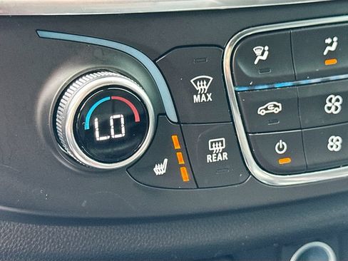 Used 2021 Chevrolet Traverse RS AWD/4WD image 19