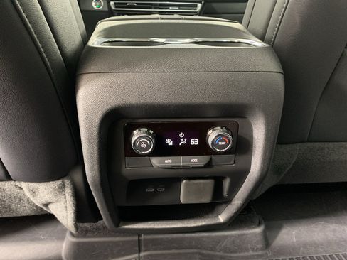 Used 2026 Chevrolet Traverse LT w/ Sun and Wheel Package FWD image 34