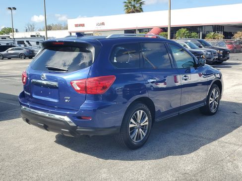 Certified 2019 Nissan Pathfinder SV image 4