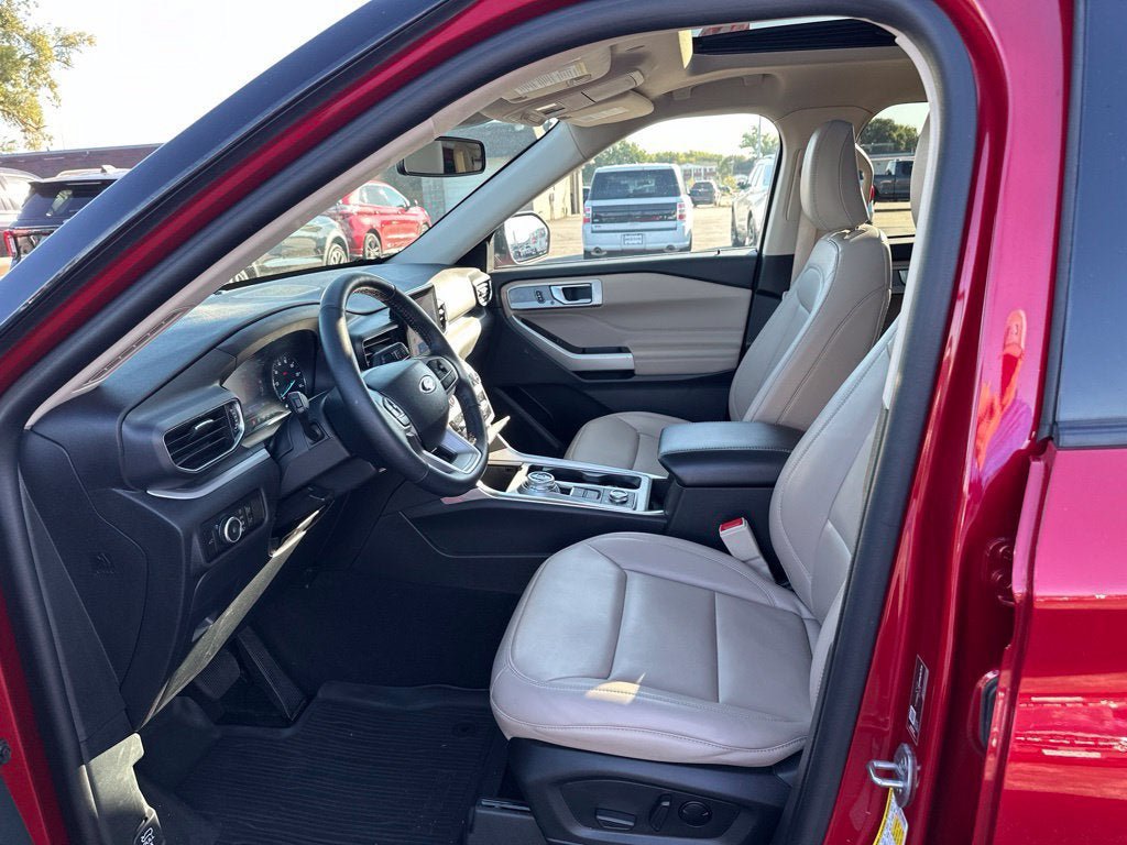 Certified 2023 Ford Explorer XLT w/ Equipment Group 202A AWD/4WD image 14