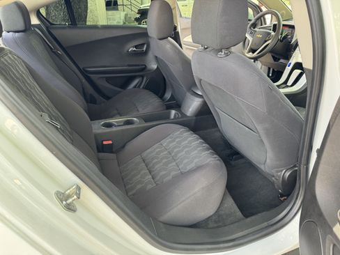 Used 2012 Chevrolet Volt FWD image 24