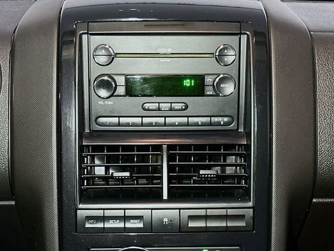 Used 2009 Ford Explorer Sport Trac Adrenalin AWD/4WD image 12