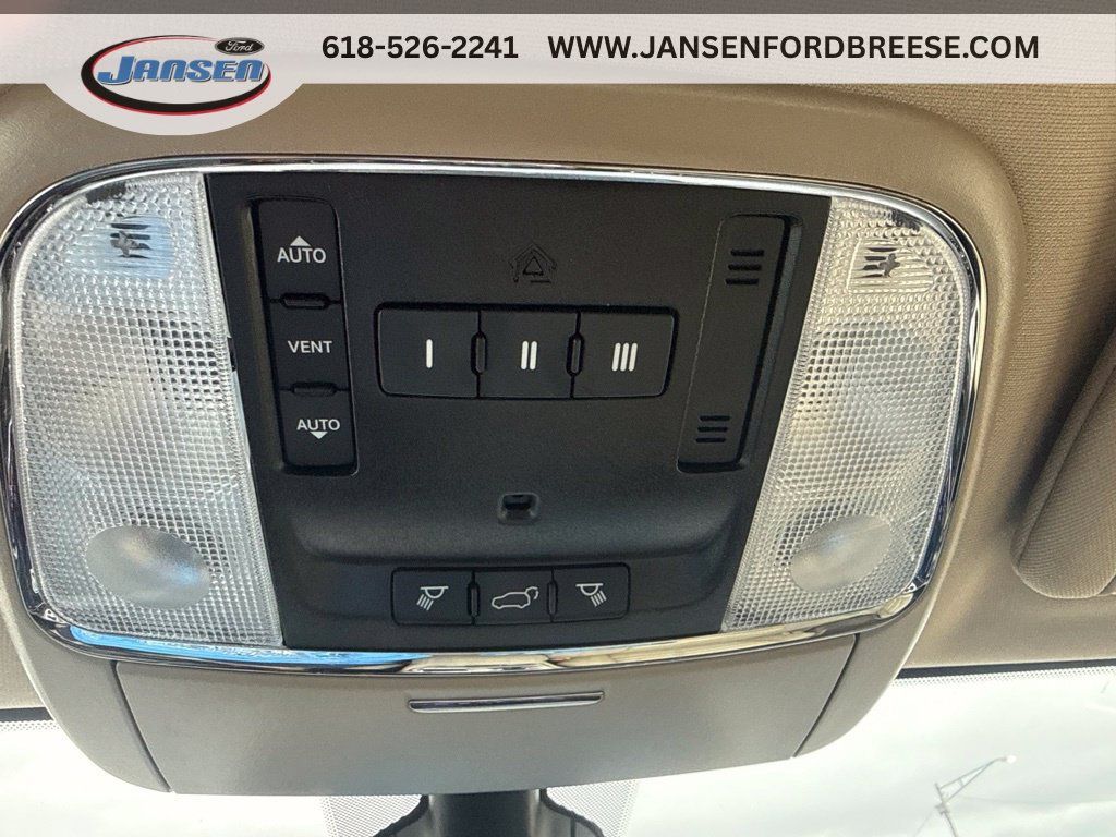 Used 2020 Jeep Grand Cherokee Limited AWD/4WD image 22