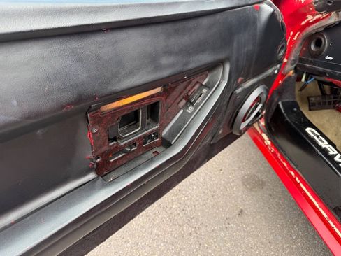 Used 1988 Chevrolet Corvette Convertible RWD image 9