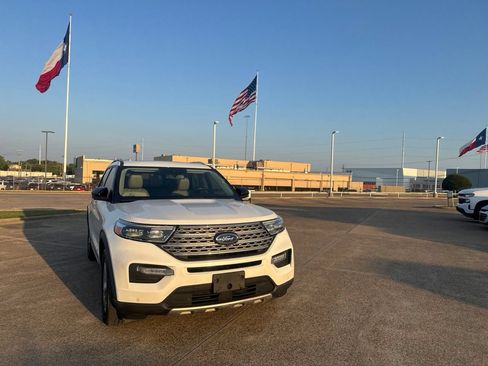 Used 2022 Ford Explorer Limited w/ Equipment Group 301A RWD image 4