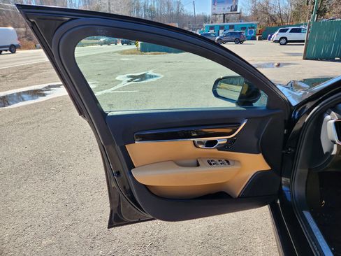 Used 2019 Volvo S90 T6 Momentum image 22