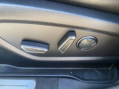 Used 2019 Lincoln MKC Premiere image 16