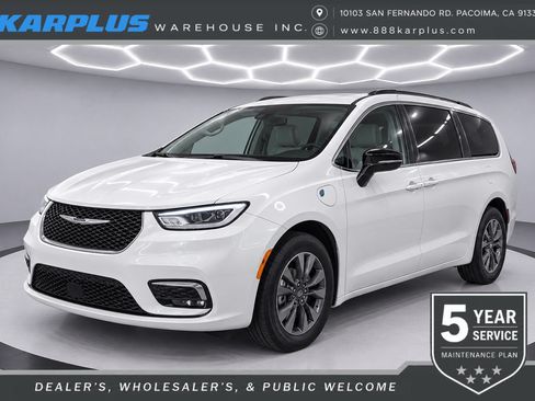 Used 2024 Chrysler Pacifica Limited FWD image 1
