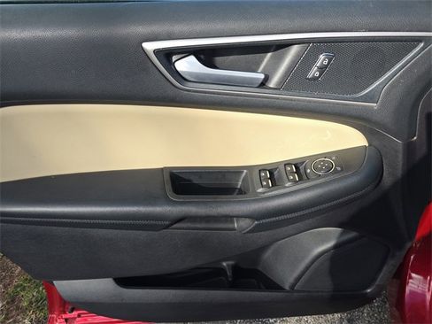 Used 2021 Ford Edge SEL w/ Convenience Package image 19