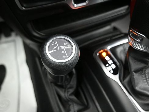 Used 2025 Jeep Wrangler Unlimited Sahara AWD/4WD image 21
