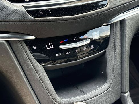 Used 2025 Cadillac XT6 Luxury AWD/4WD image 28