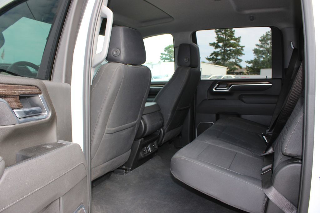 Used 2025 Chevrolet Silverado 3500 LT w/ Convenience Package AWD/4WD image 7