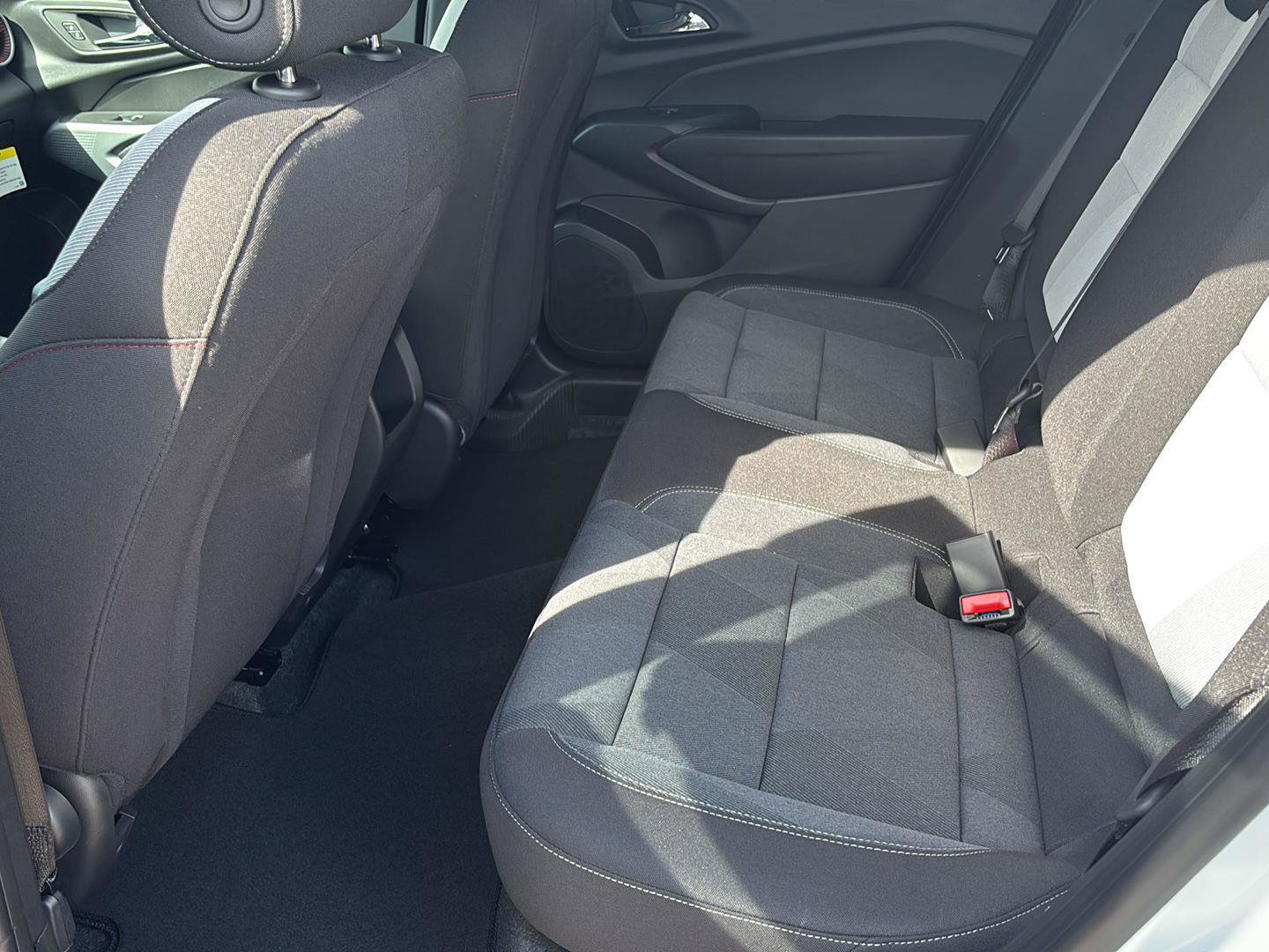 New 2026 Chevrolet Trax RS w/ Sunroof Package FWD image 24