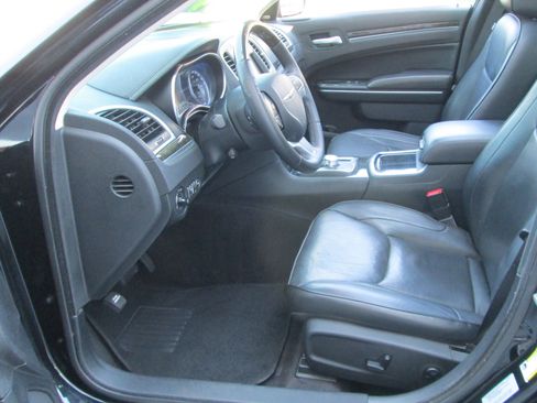 Used 2016 Chrysler 300 C AWD/4WD image 9