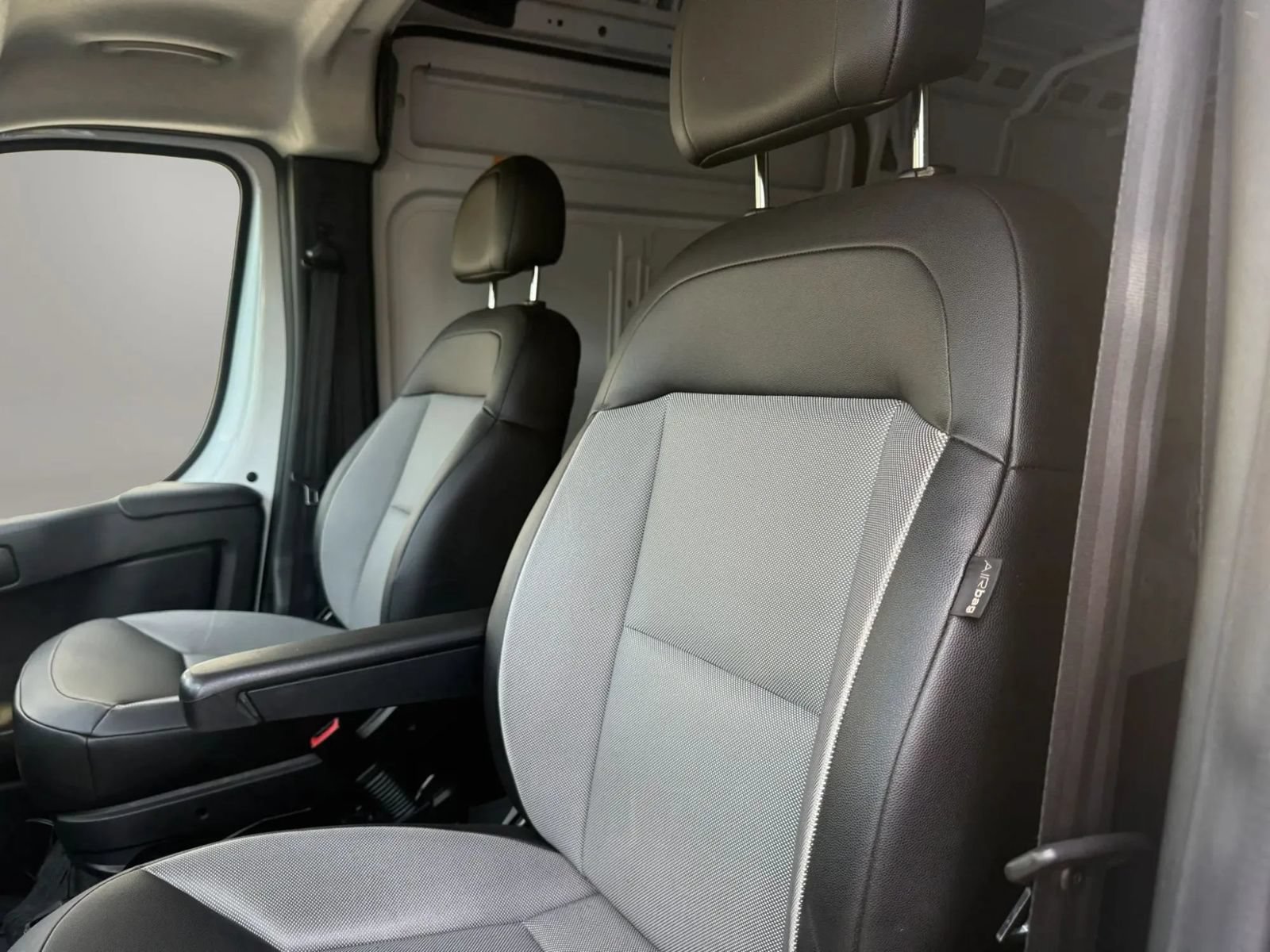 Used 2025 RAM ProMaster 2500 w/ Convenience Group FWD image 15