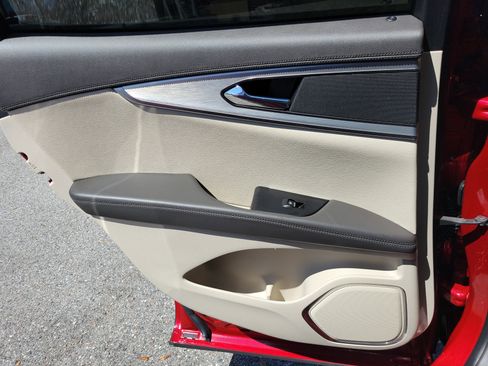 Used 2020 Lincoln Nautilus FWD w/ Equipment Group 101A image 16