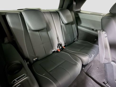 Used 2025 Mercedes-Benz GLS 580 4MATIC image 29