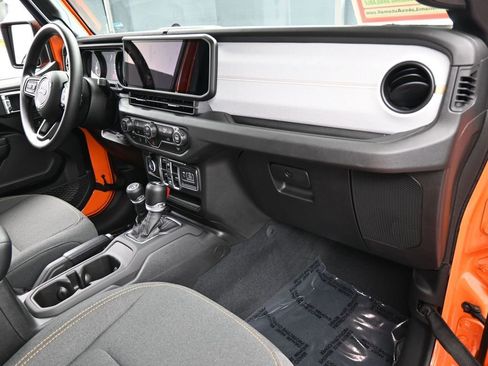 Used 2025 Jeep Wrangler Sport image 44