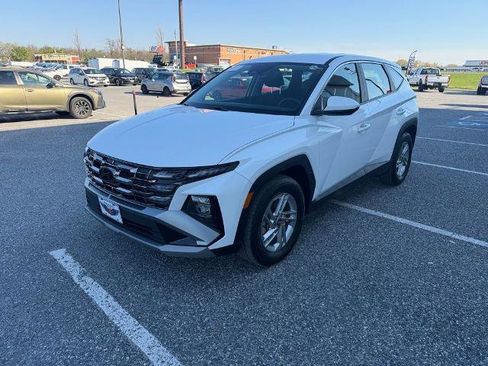 Used 2025 Hyundai Tucson SE FWD image 4