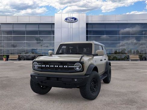 New 2026 Ford Bronco Outer Banks w/ Sasquatch Package AWD/4WD image 2