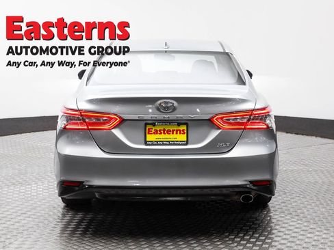 Used 2019 Toyota Camry XLE image 6