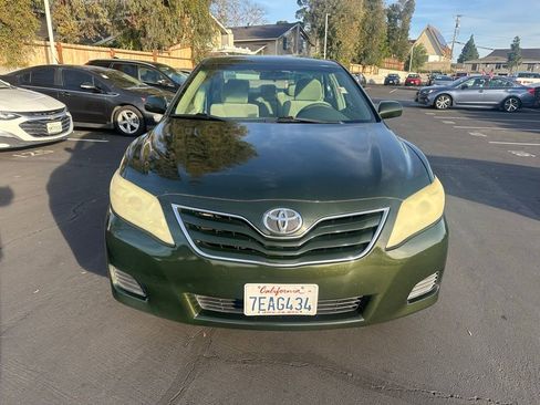 Used 2010 Toyota Camry LE image 5