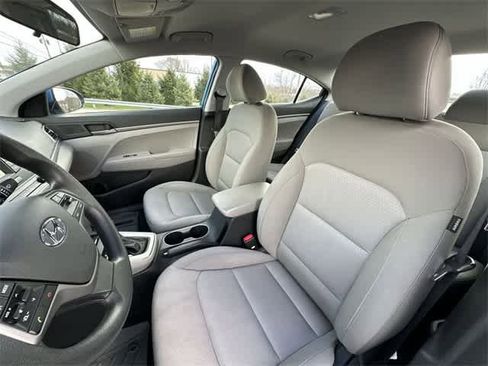 Used 2017 Hyundai Elantra SE image 12