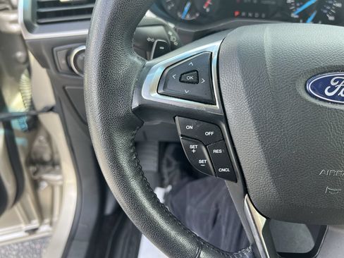 Used 2018 Ford Edge SEL AWD/4WD image 19