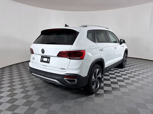 Used 2024 Volkswagen Taos SE w/ Panoramic Sunroof Package image 18