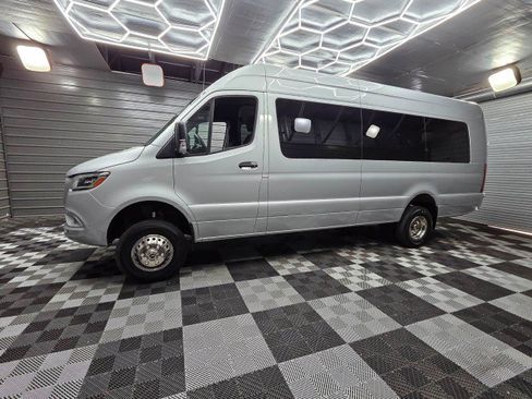Used 2023 Mercedes-Benz Sprinter 3500 image 9