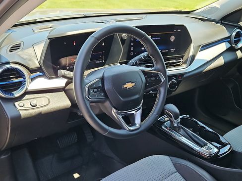 Certified 2024 Chevrolet Trax LT w/ Driver Confidence Package FWD image 25