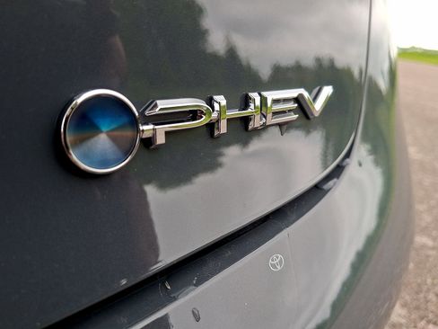 New 2026 Toyota Prius Plug-In Hybrid FWD image 19