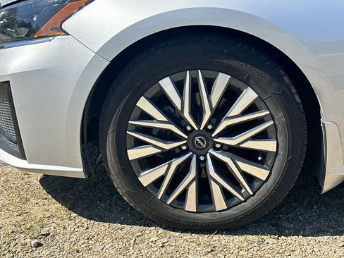Used 2024 Nissan Altima 2.5 SV w/ SV Premium Package FWD image 8