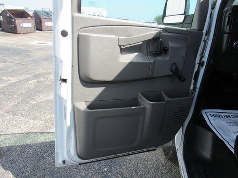 Used 2021 Chevrolet Express 3500 RWD image 25
