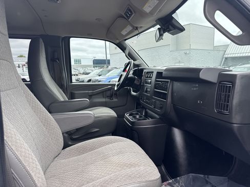 Used 2020 Chevrolet Express 3500 LT w/ LT Preferred Equipment Group RWD image 17