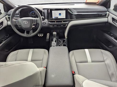 Used 2025 Toyota Camry SE image 15