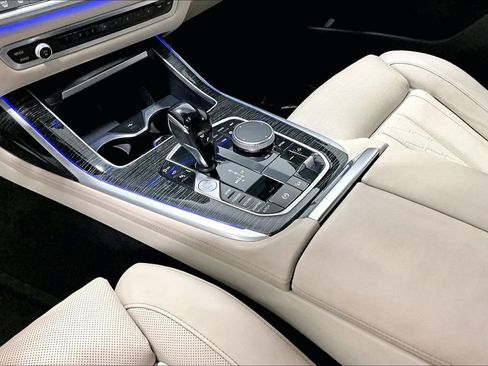 Used 2022 BMW X7 xDrive40i w/ M Sport Package AWD/4WD image 14