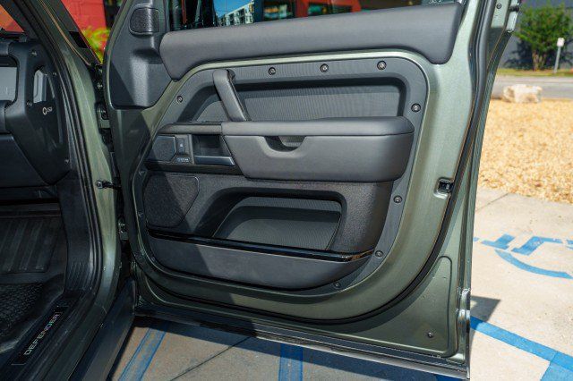 Used 2025 Land Rover Defender 110 AWD/4WD image 28