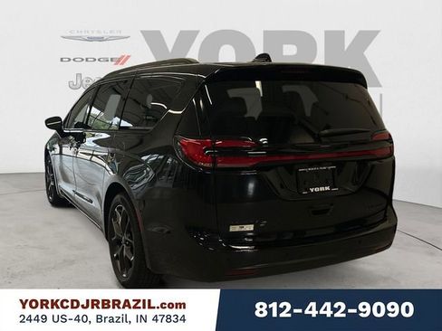 New 2026 Chrysler Pacifica Limited w/ S Appearance Package FWD image 3