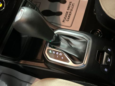 Used 2020 Jeep Renegade Sport w/ Sport Appearance Group FWD image 18