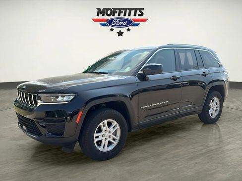 Used 2023 Jeep Grand Cherokee Laredo image 1