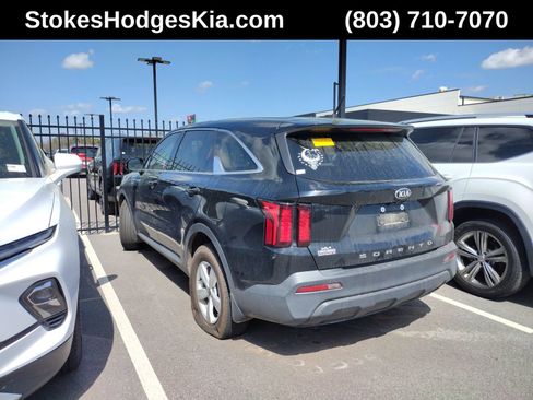 Used 2021 Kia Sorento LX image 1