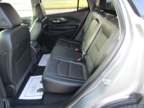 Used 2024 GMC Terrain SLT image 14