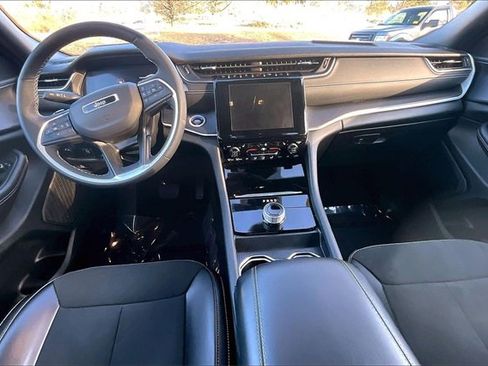 Used 2024 Jeep Grand Cherokee L Altitude image 15