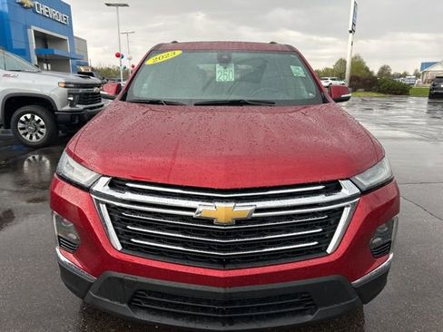 Used 2023 Chevrolet Traverse LT FWD image 2