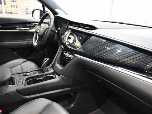 Used 2025 Cadillac XT6 Premium Luxury image 14